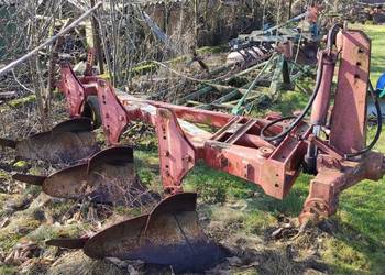 Pług obrotowy Niemeyer trzy skibowy hydrauliczny