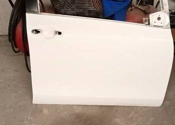 Toyota Yaris drzwi prawe..