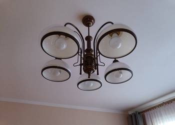 Żyrandol i lampka nocna