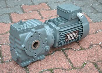 Motoreduktor kątowy 0.55kw. 32obr./min.. Firmy SEW