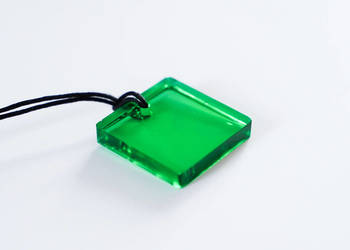 Zielony, kwadratowy wisiorek z żywicy epoksydowej 2,9x2,9 cm