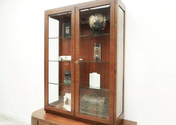 Zabytkowa witryna z lat 30-tych w stylu art deco. Po renowacji.