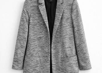 Szara marynarka damska z kieszeniami