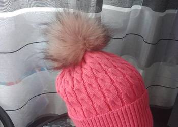 Czapka damska z pomponem