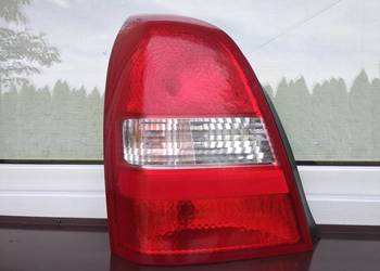 Nissan Primera P12 sedan lampa tył tylna lewa oprawki