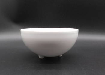 Biała porcelanowa miska na trzech nogach firmy Arzberg