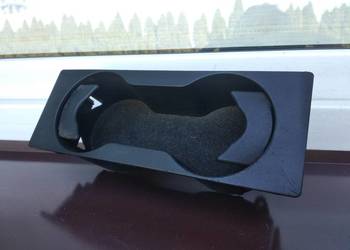 Audi A4 B5 uchwyt na kubki napoje cupholder w tunel środkowy 8D0862533E