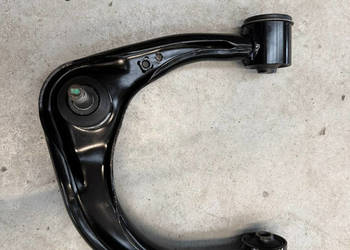 Wahacz Górny LEWY z tulejami Toyota Hilux (2016+) Oryginał