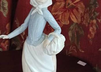 FIGURKA  DZIEWCZYNY. Z psem. Lladro. Zaphir. Made in Spain