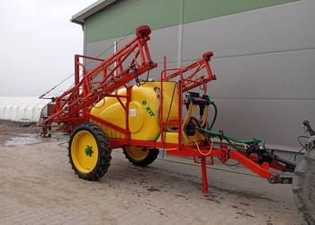 Opryskiwacz ciągany Moskit 1600l/15m hydraulika komputer bravo 180 nie pilm