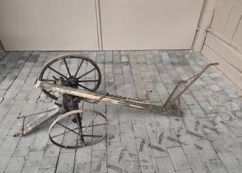 Zabytkowe kolca do pługa konnego, pług konny, kolce kolca skansen PRL retro