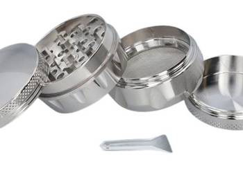 Crusher Grinder Młynek do Tytoniu Suszu Ziół CBD 4-częściowy 4,3 cm Srebrny