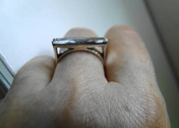 Ciekawy pierścionek srebro 925