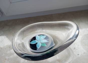 Szklana patera  autorstwa Paula Kedelva