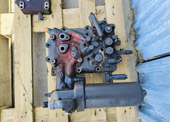 0010329681 CLAAS AXION 840 C-MATIC 240 BLOK HAMULCA HYDRAULICZNEGO 996B2