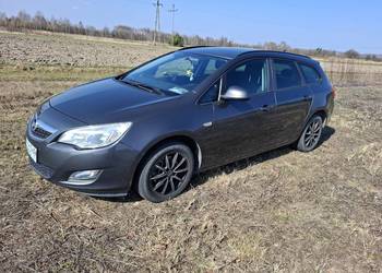 SPRZEDAM OPEL ASTRA 2012