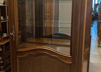 Piękna witryna,serwantka ludwikowska orzech-sklep Dąbrowa Górnicza