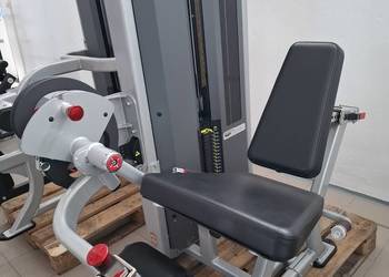 Maszyna na mięśnie czworogłowe uda Nautilus Impact Leg Extension, powystawo