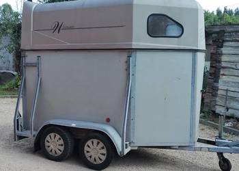 Przyczepa do przewozu 1,5 konia DMC 1300 kg