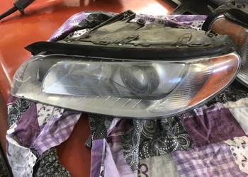 Lampy przód ksenon VOLVO S80 2006r uszkodzone