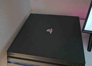 Konsola Ps4 pro 1tb dysk ssd 2 pady