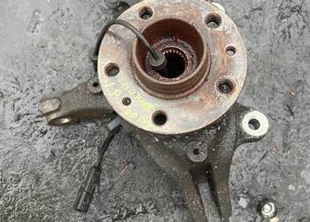 Zwrotnica lewy przód Renault Latitude 2.0 Dci