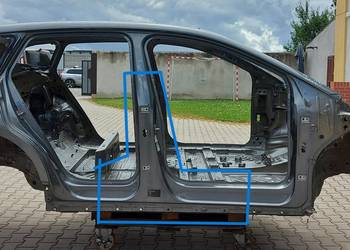 Skoda Enyaq 5LA iV60 SŁUPEK ŚRODKOWY PRAWY SZARY LF7C