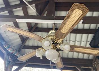 Żyrandol z funkcją wentylatora