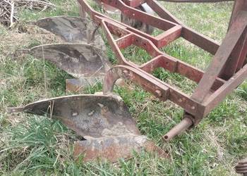 Pług 4 skibowy zagonowy.