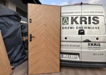 DRZWI KLATKOWE DOSTĘPNE OD RĘKI WRĘG ANTYWŁAMANIOWY