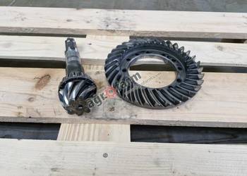 Wałek atakujący z kołem Massey Ferguson 6130 6235