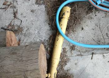 Siłownik widoczny na zdjeciu