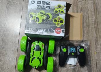 zdalnie sterowany samochód kaskaderski marki Weisung model Stunt Car 4x4