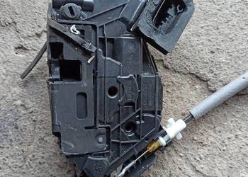 VW Touran 5t zamek drzwi lewy tył