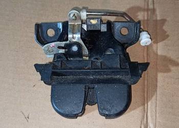 Zamek klapy tył bagażnika Audi A4 B5 FL Kombi Zamek klapy tył bagażnika Audi A4 B5 FL Kombi