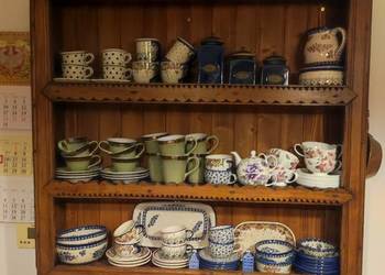 Półka wykonana ręcznie  z drewna.