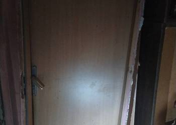 Drzwi wejściowe  bardzo solidne i wytrzymałe