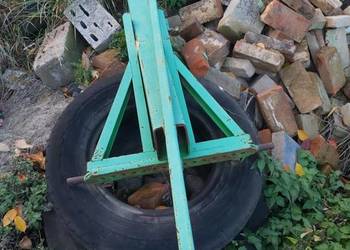 Ładowacz samopoziomujący do bel na podnośnik