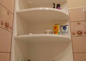 Sprzedam bardzo tanio półkę łazienkową.