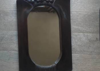 Lustro do powieszenia w drewnianej ramie