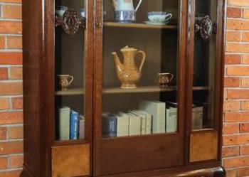 Ekskluzywna witryna biblioteczka dębowa
