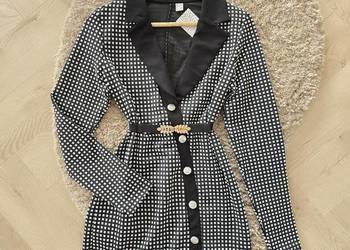 Sukienka biznesowa Ozdobne Guziki