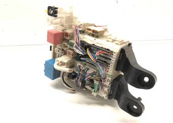 SKRZYNKA BEZPIECZNIKÓW TOYOTA AVENSIS T27 82730-05140-C Sedan/Limuzyna