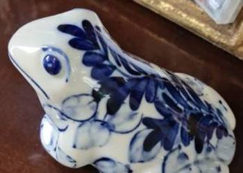 Porcelanowa żabka