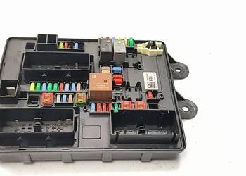 SKRZYNKA BEZPIECZNIKÓW CHEVROLET CORVETTE C7 2330192401