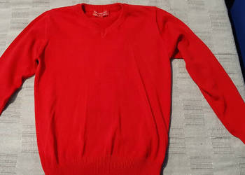 Czerwony sweter