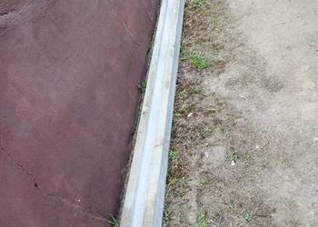 Słup betonowy że szpilką