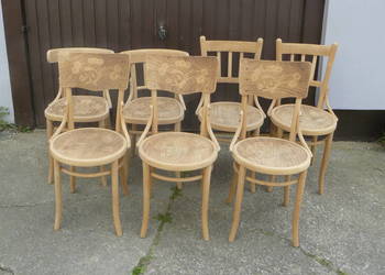 Stare krzesła gięte.