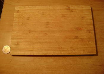 Starocie z PRL - Przybory kuchenne = Deska kuchenna drewniana 24 cm x 15 cm