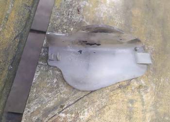 Mercedes W123 Osłona mocowania stabilizatora przód Mercedes W123 Osłona mocowania stabilizatora przód